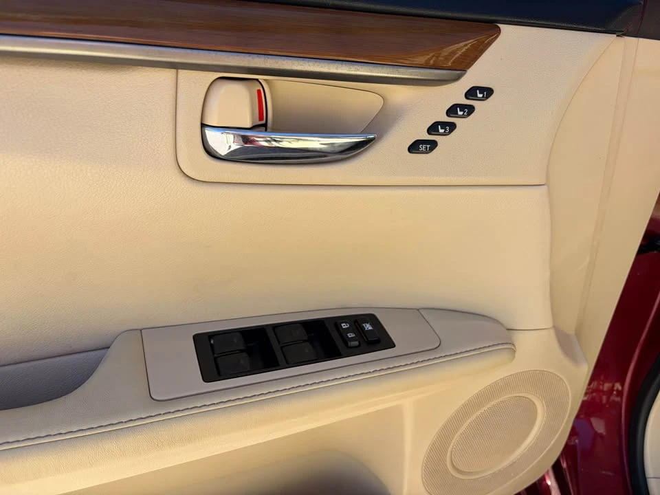 2015 Lexus ES 6th Gen - Image 11 of 21