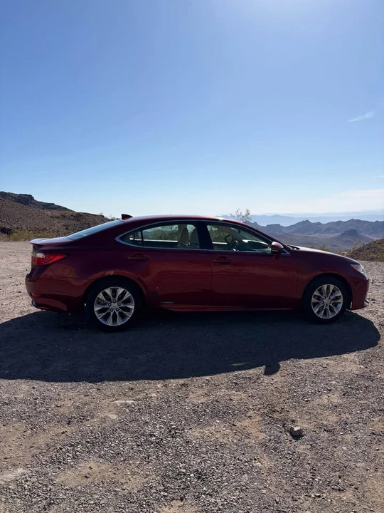 2015 Lexus ES 6th Gen - Image 2 of 21