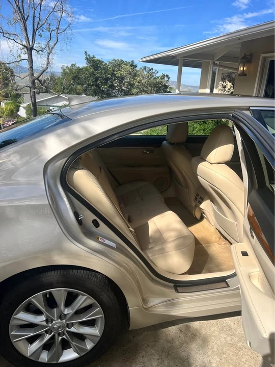 2015 Lexus ES 6th Gen - Image 9 of 10