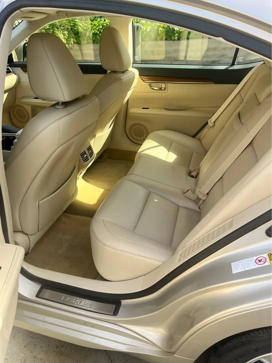 2015 Lexus ES 6th Gen - Image 7 of 10