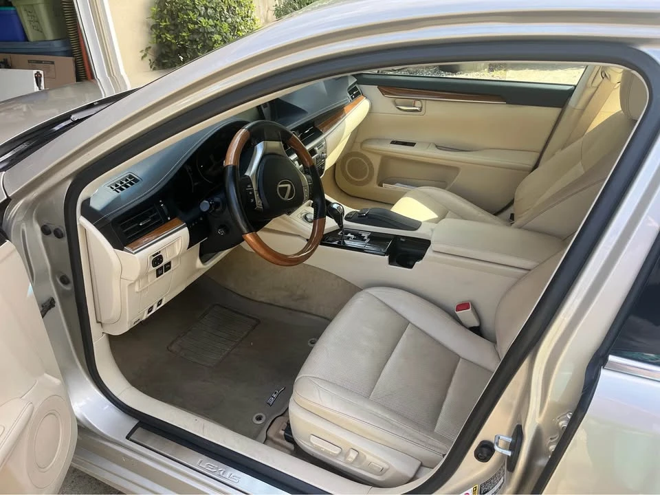 2015 Lexus ES 6th Gen - Image 5 of 10