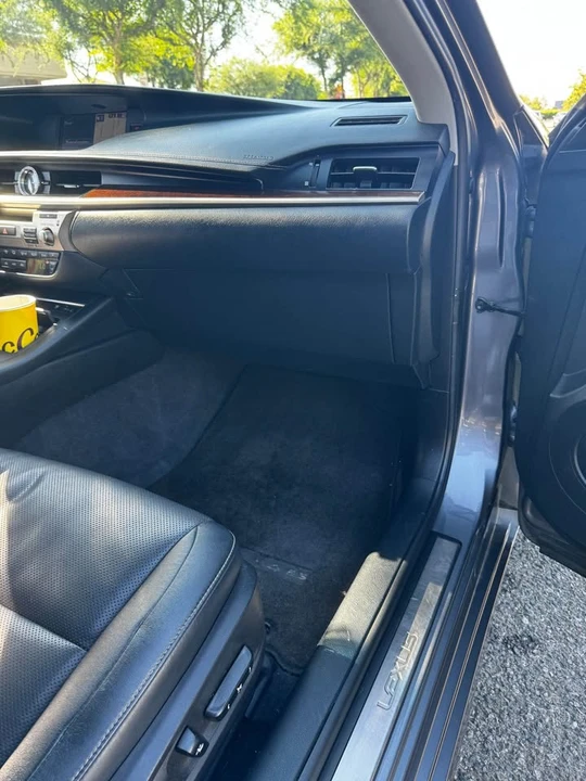 2015 Lexus ES 6th Gen - Image 11 of 17