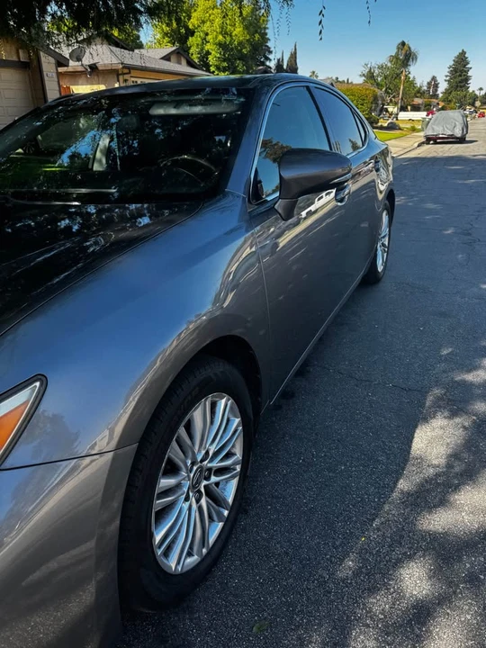 2015 Lexus ES 6th Gen - Image 2 of 17