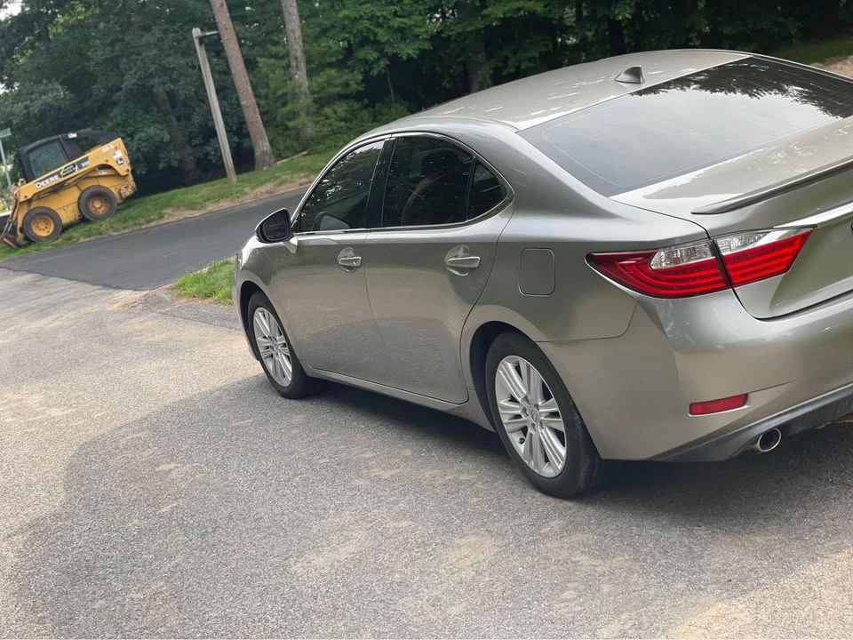2015 Lexus ES 6th Gen - Image 2 of 7