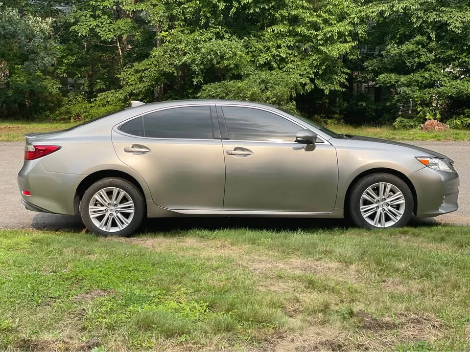 2015 Lexus ES 6th Gen - Image 4 of 7