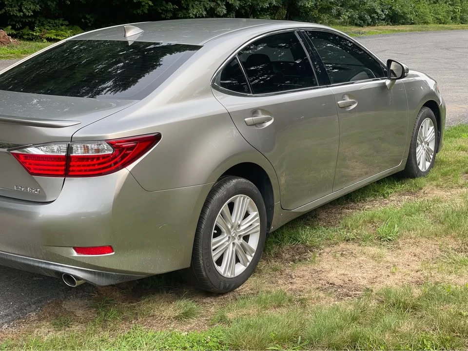 2015 Lexus ES 6th Gen - Image 3 of 7