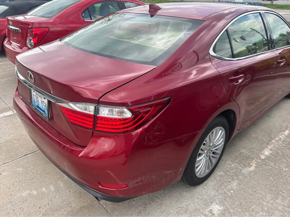 2015 Lexus ES 6th Gen - Image 5 of 8