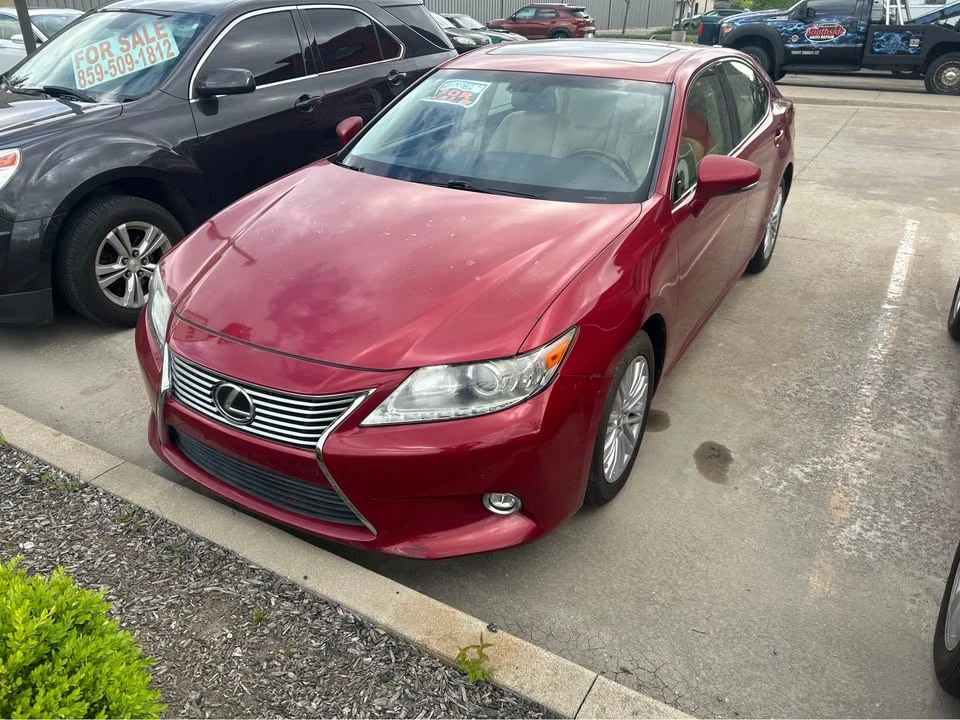 2015 Lexus ES 6th Gen - Image 2 of 8