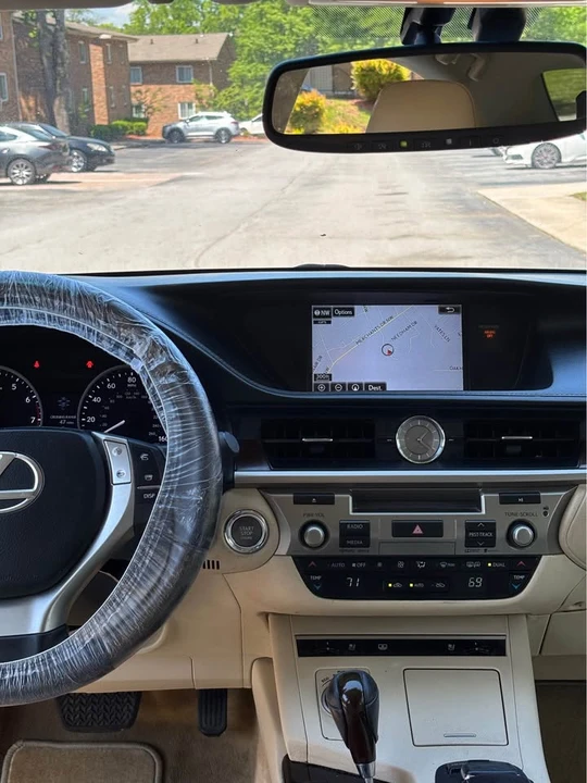 2015 Lexus ES 6th Gen - Image 5 of 10