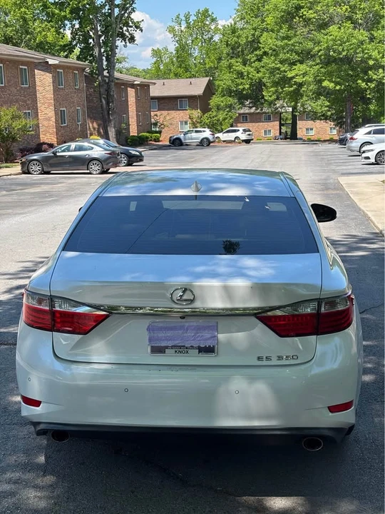 2015 Lexus ES 6th Gen - Image 9 of 10
