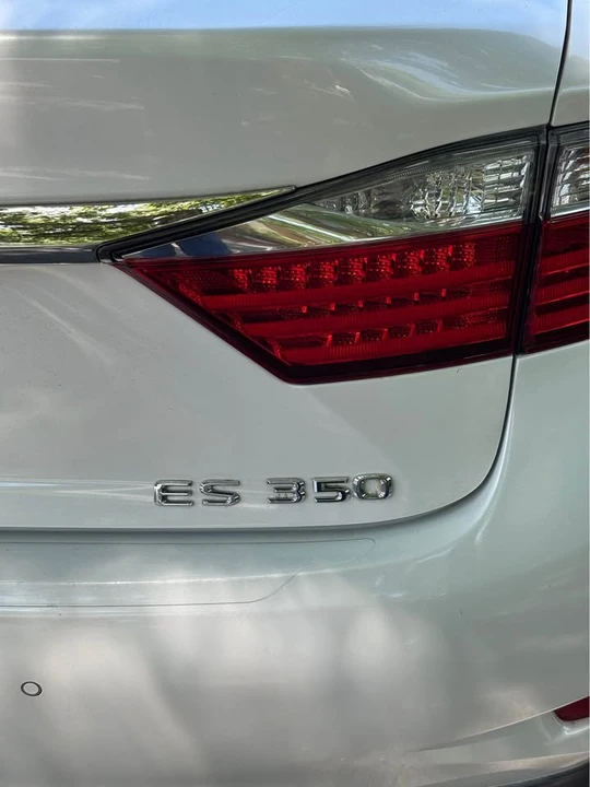 2015 Lexus ES 6th Gen - Image 3 of 10