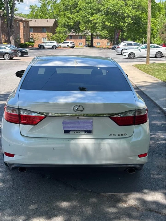 2015 Lexus ES 6th Gen - Image 2 of 10