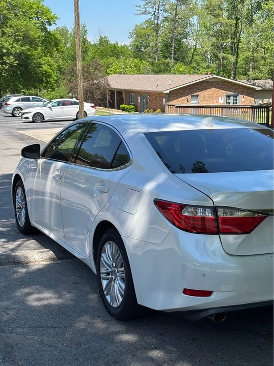 2015 Lexus ES 6th Gen - Image 10 of 10