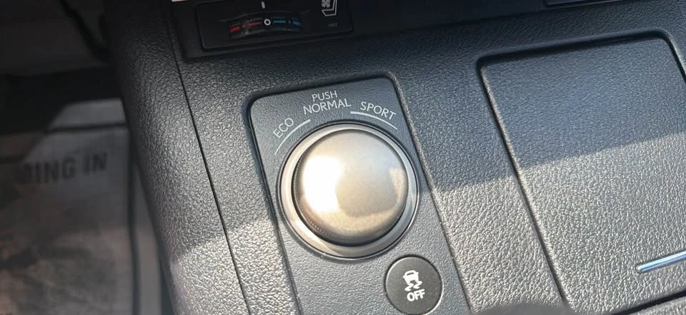 2015 Lexus ES 6th Gen - Image 6 of 8