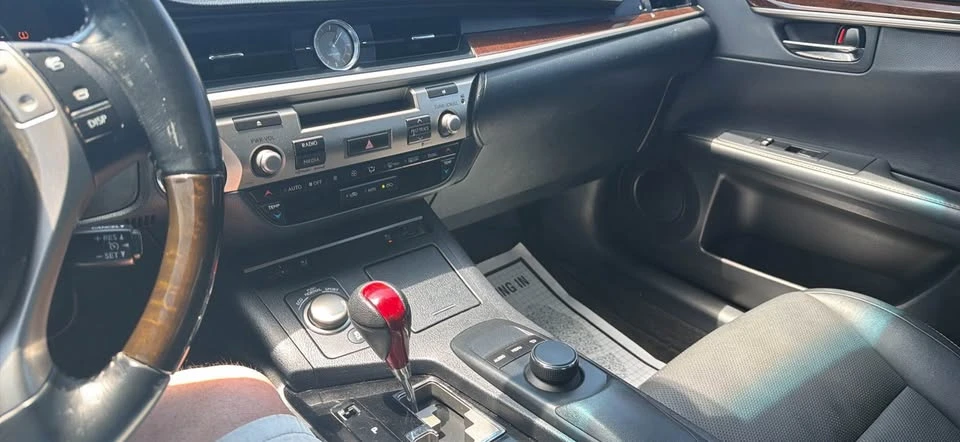 2015 Lexus ES 6th Gen - Image 5 of 8