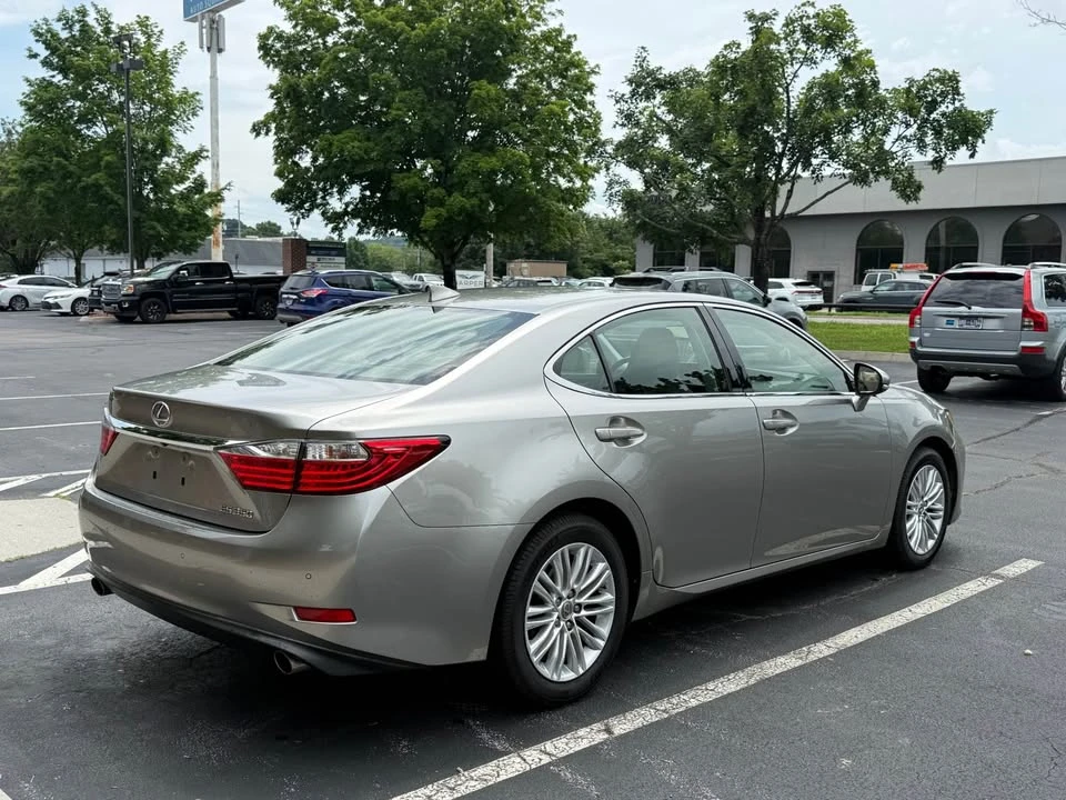 2015 Lexus ES 6th Gen - Image 3 of 13