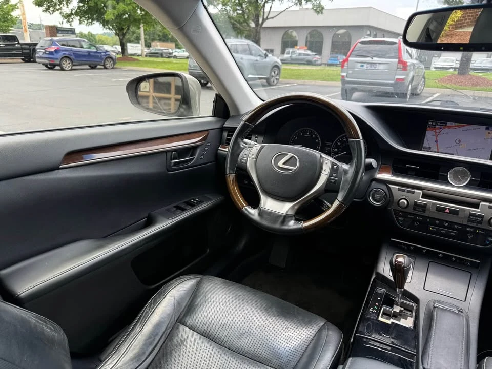 2015 Lexus ES 6th Gen - Image 8 of 13