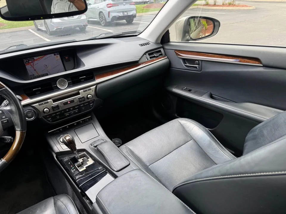 2015 Lexus ES 6th Gen - Image 7 of 13