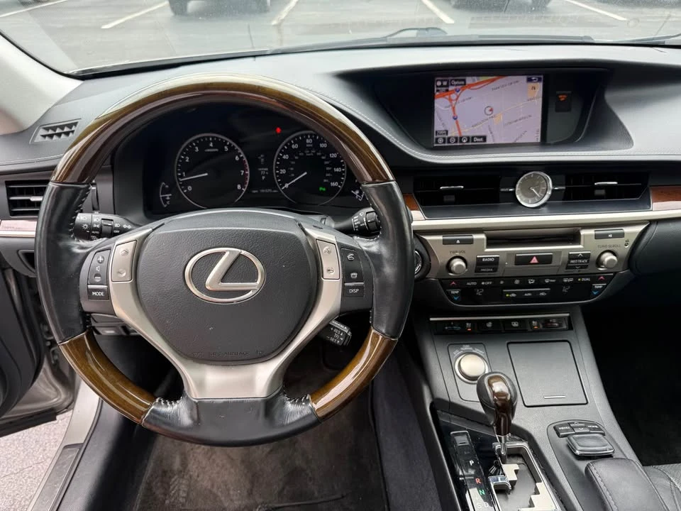 2015 Lexus ES 6th Gen - Image 10 of 13