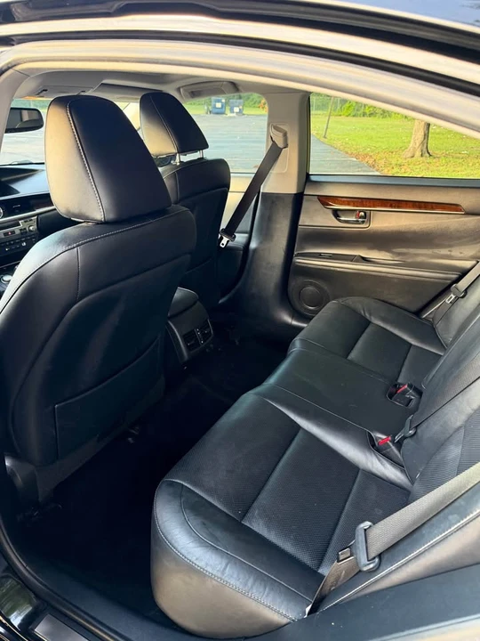 2015 Lexus ES 6th Gen - Image 11 of 14
