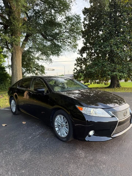 2015 Lexus ES 6th Gen - Image 5 of 14