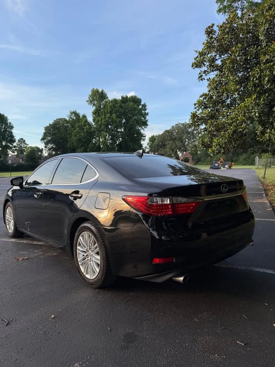 2015 Lexus ES 6th Gen - Image 2 of 14