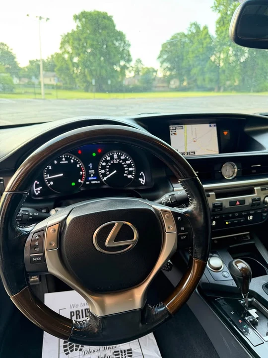 2015 Lexus ES 6th Gen - Image 9 of 14