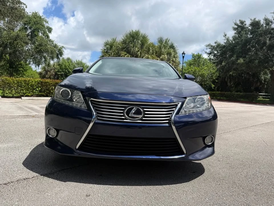 2015 Lexus ES 6th Gen - Image 7 of 14