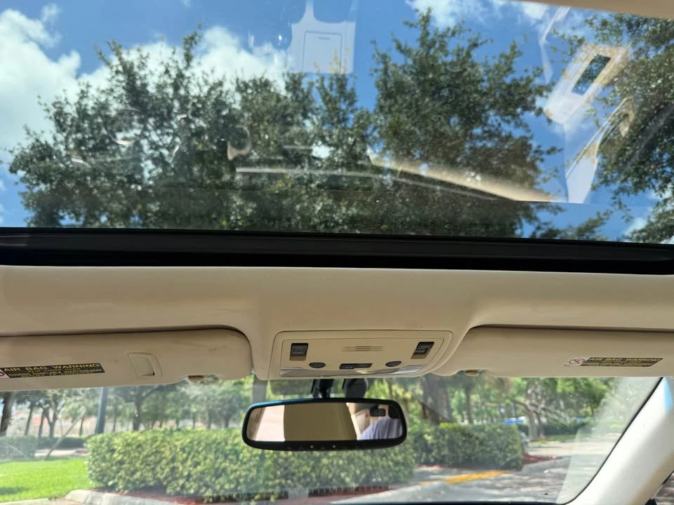 2015 Lexus ES 6th Gen - Image 13 of 14
