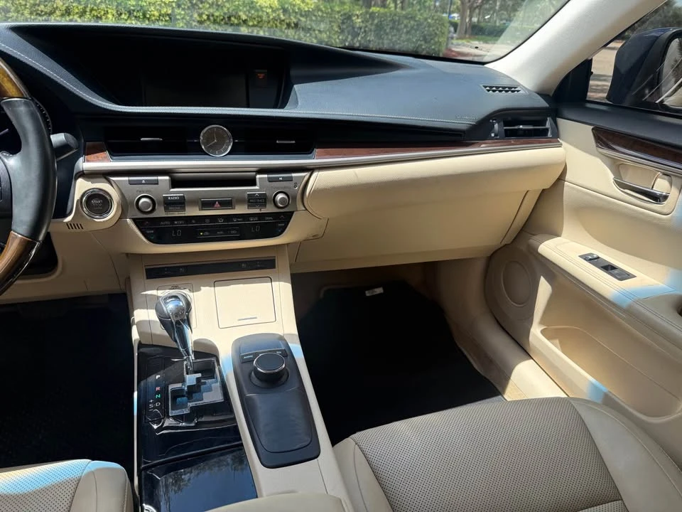 2015 Lexus ES 6th Gen - Image 12 of 14