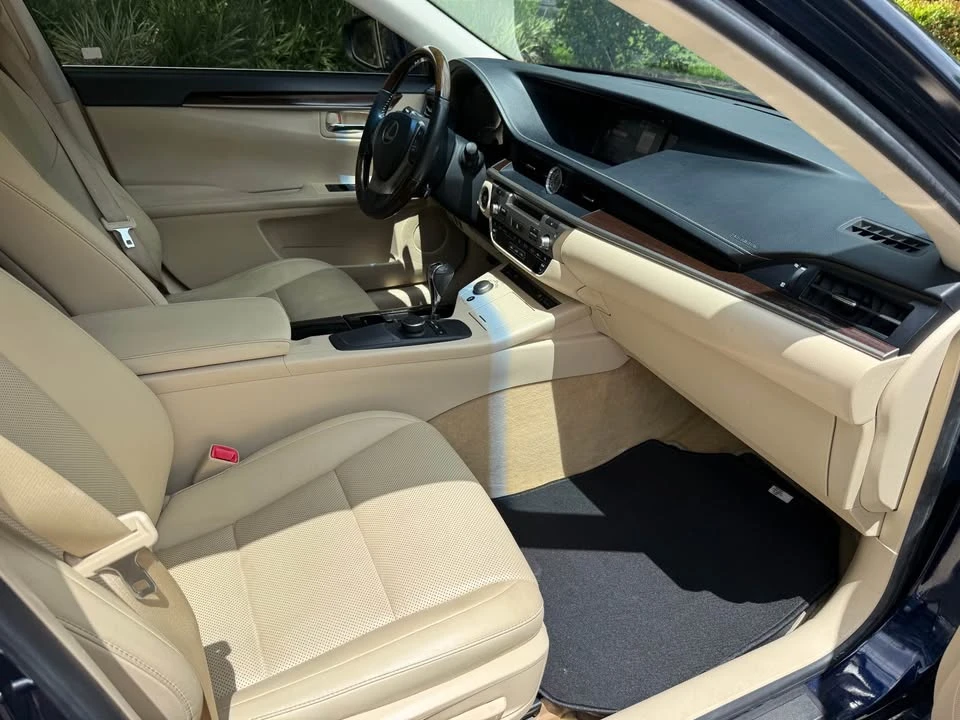 2015 Lexus ES 6th Gen - Image 11 of 14