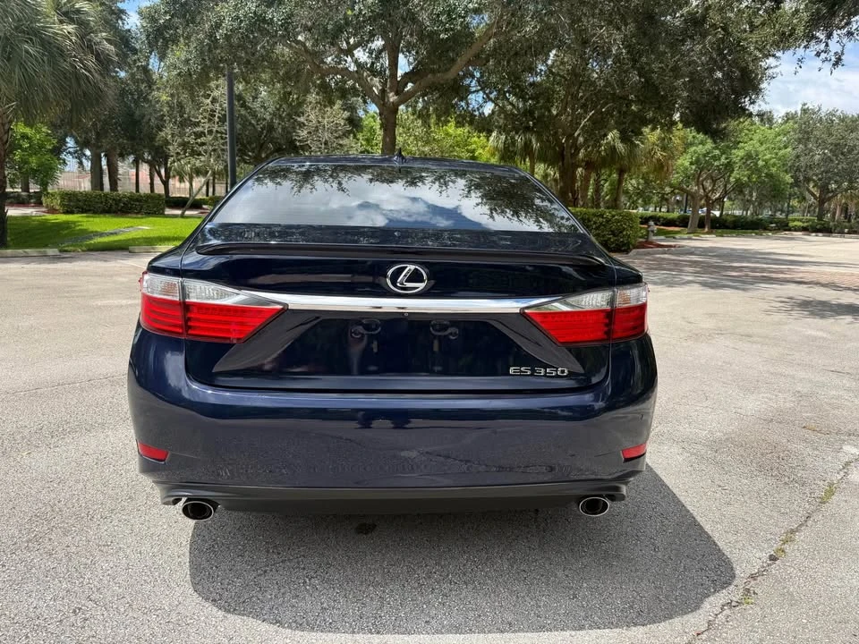 2015 Lexus ES 6th Gen - Image 8 of 14