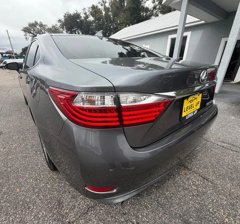 2015 Lexus ES 6th Gen - Image 8 of 16