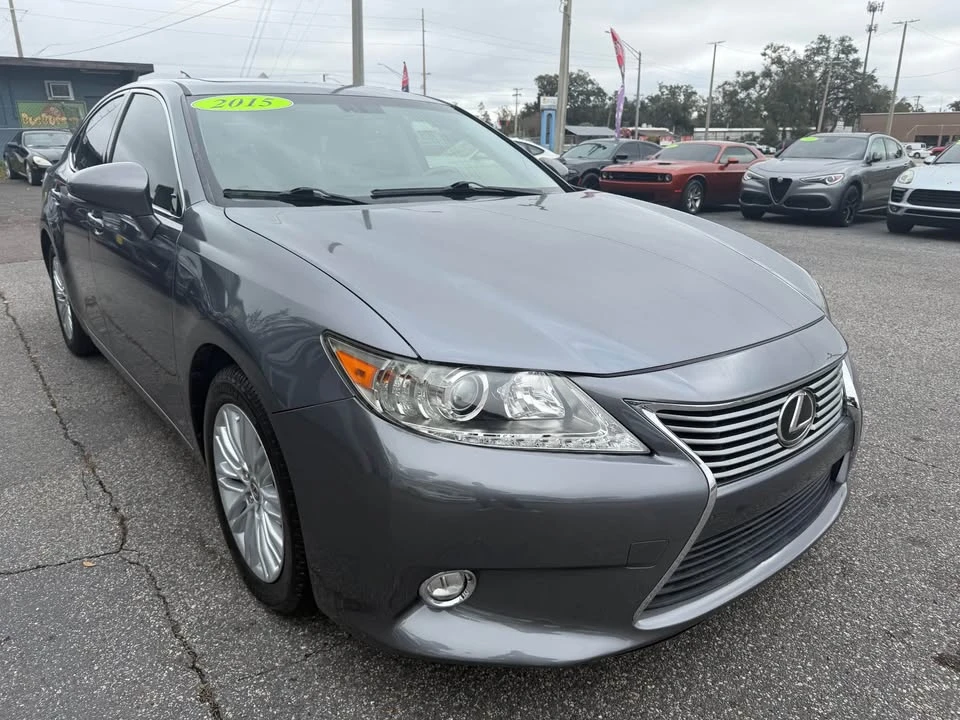 2015 Lexus ES 6th Gen - Image 3 of 16