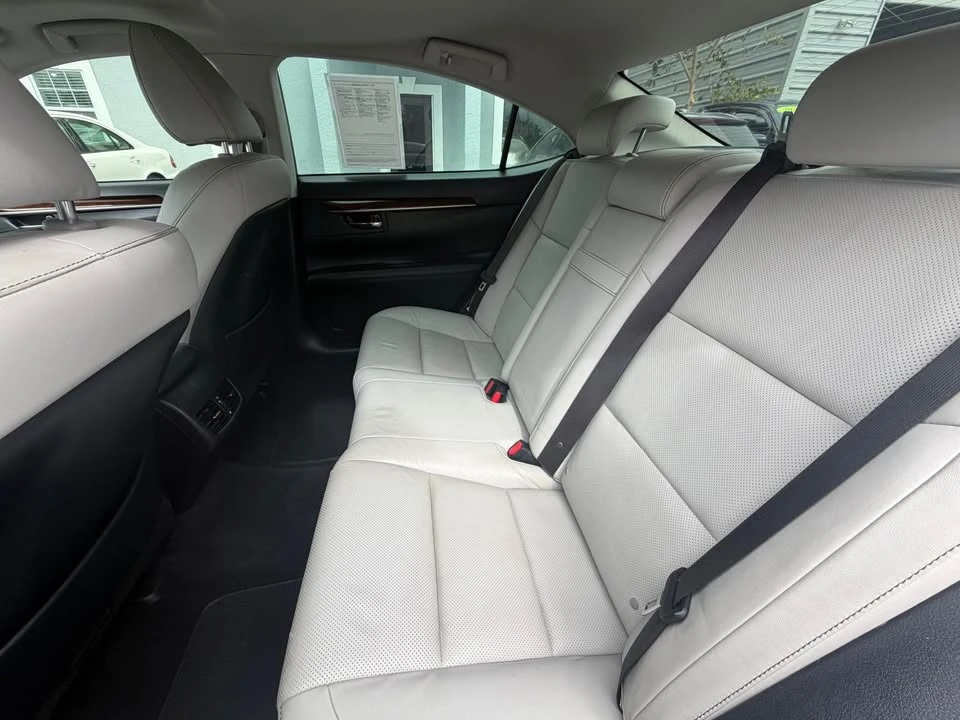 2015 Lexus ES 6th Gen - Image 10 of 16