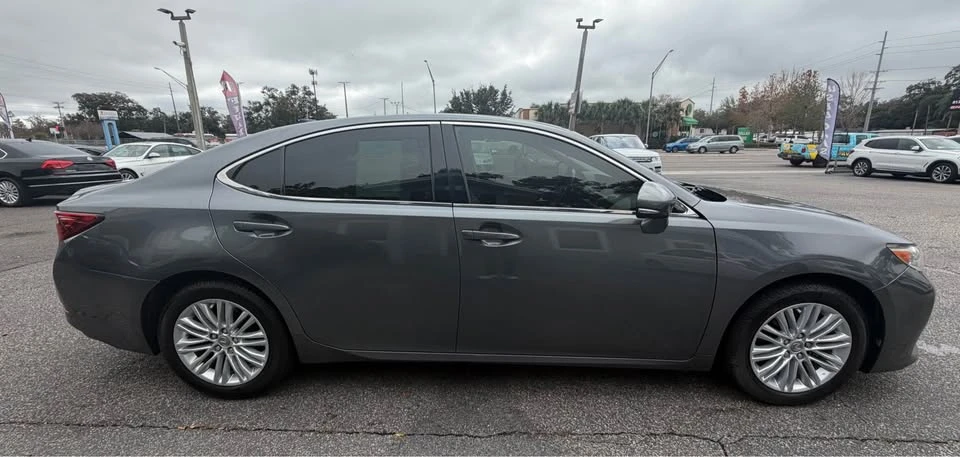 2015 Lexus ES 6th Gen - Image 4 of 16