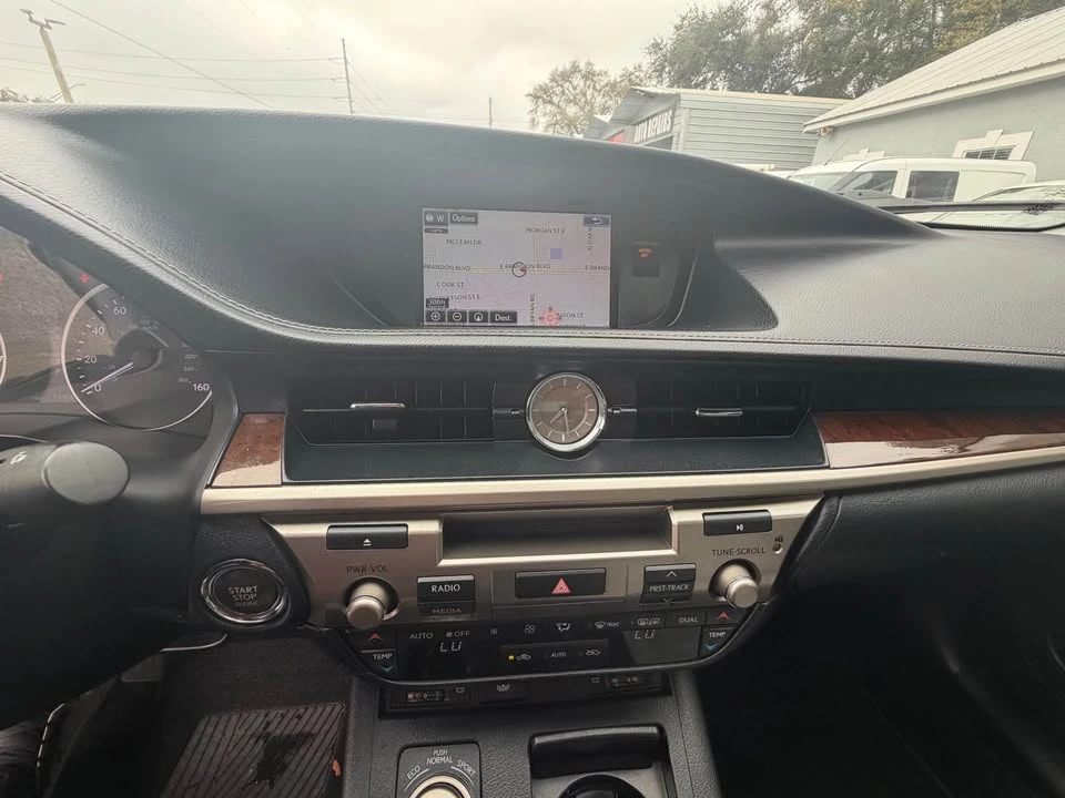 2015 Lexus ES 6th Gen - Image 14 of 16