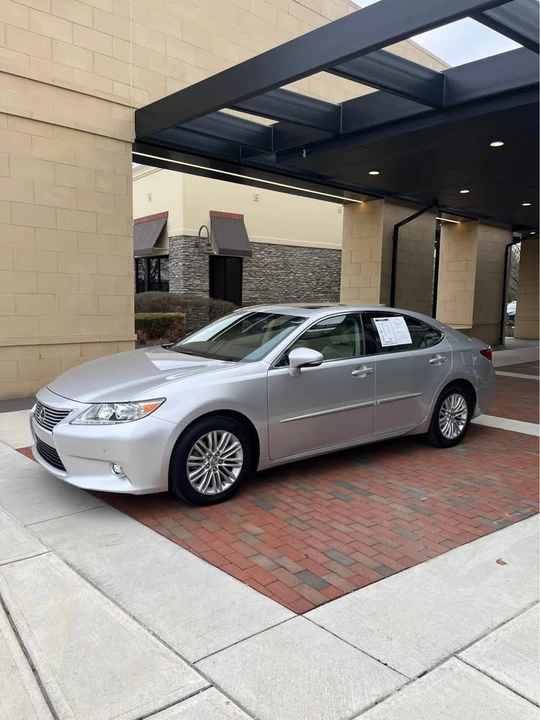 2015 Lexus ES 6th Gen - Image 5 of 19