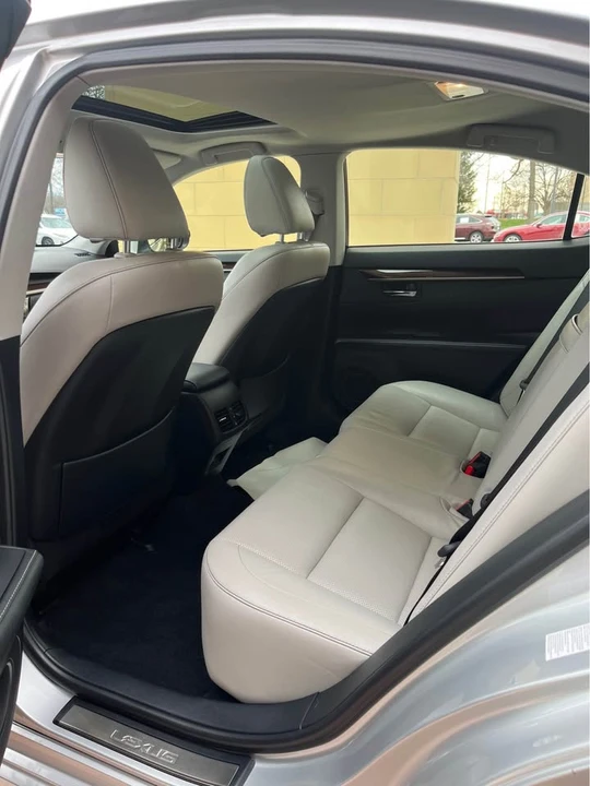 2015 Lexus ES 6th Gen - Image 15 of 19