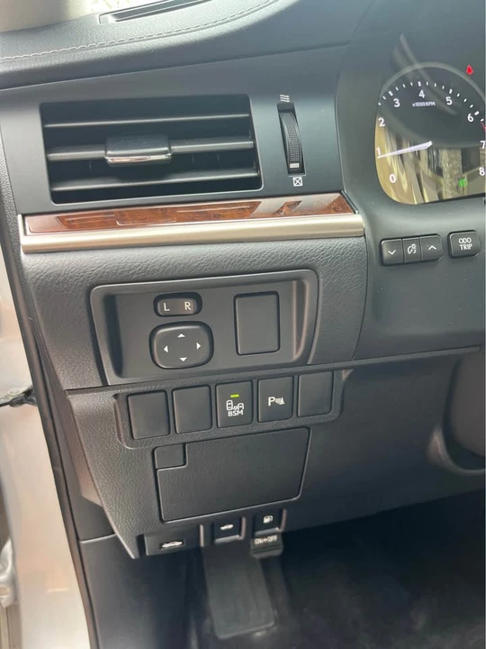 2015 Lexus ES 6th Gen - Image 17 of 19