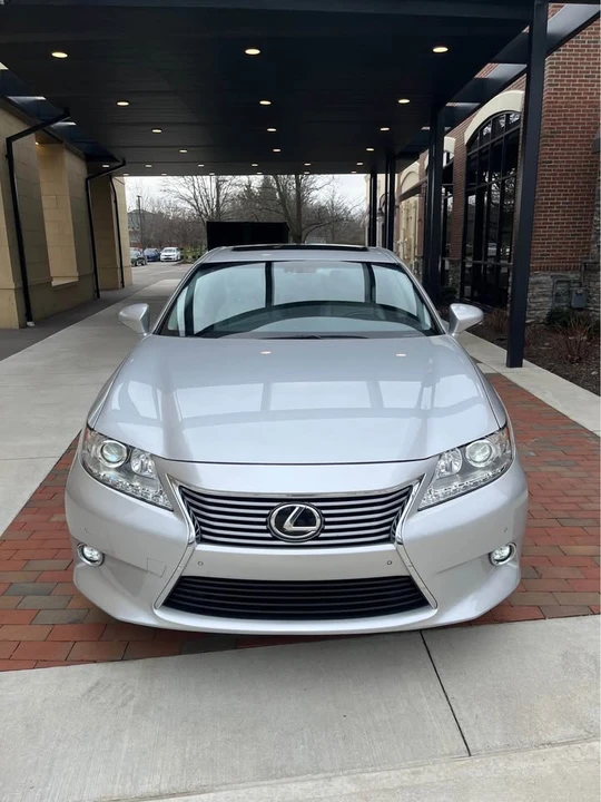 2015 Lexus ES 6th Gen - Image 11 of 19