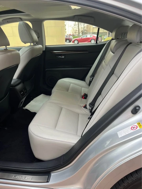 2015 Lexus ES 6th Gen - Image 16 of 19