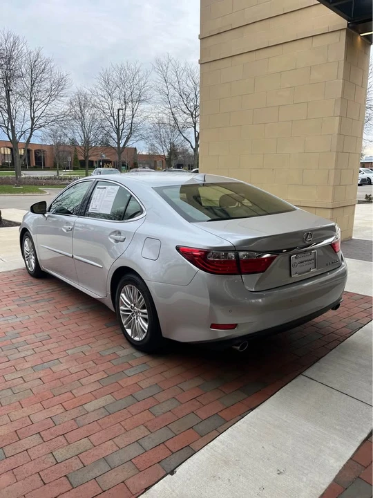 2015 Lexus ES 6th Gen - Image 6 of 19