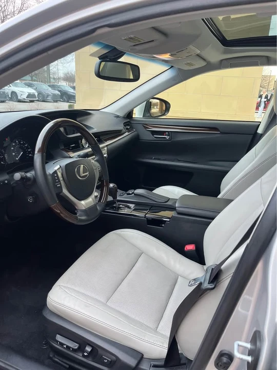 2015 Lexus ES 6th Gen - Image 3 of 19