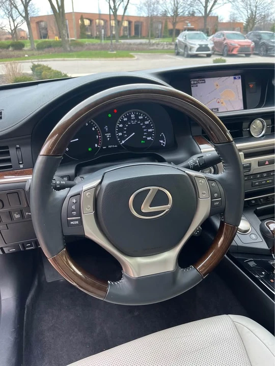 2015 Lexus ES 6th Gen - Image 13 of 19