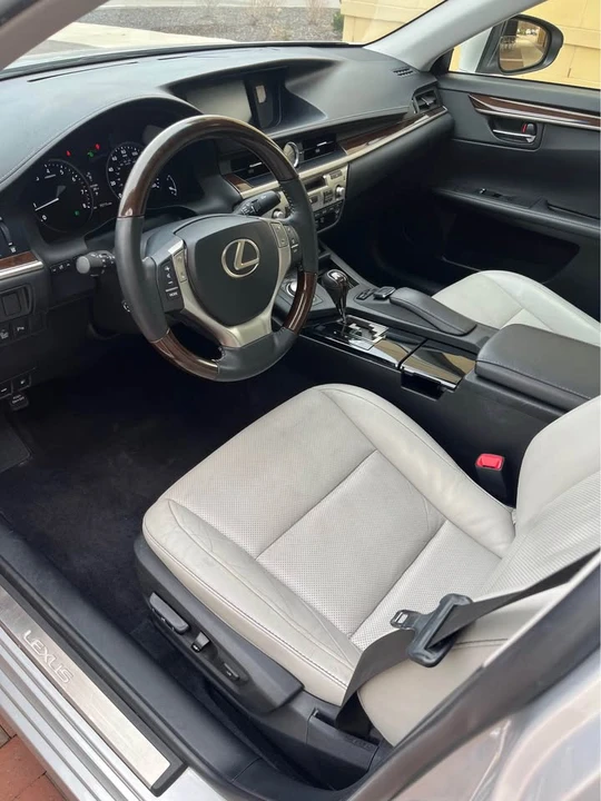 2015 Lexus ES 6th Gen - Image 12 of 19