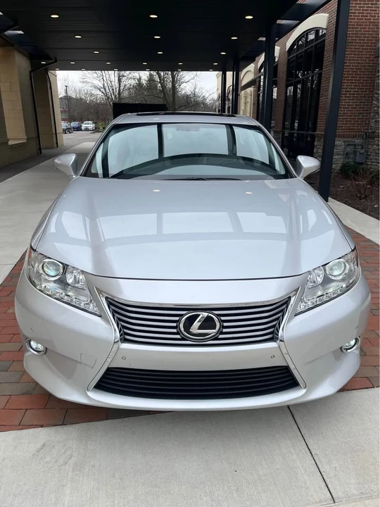 2015 Lexus ES 6th Gen - Image 2 of 19