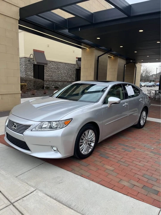 2015 Lexus ES 6th Gen - Image 4 of 19