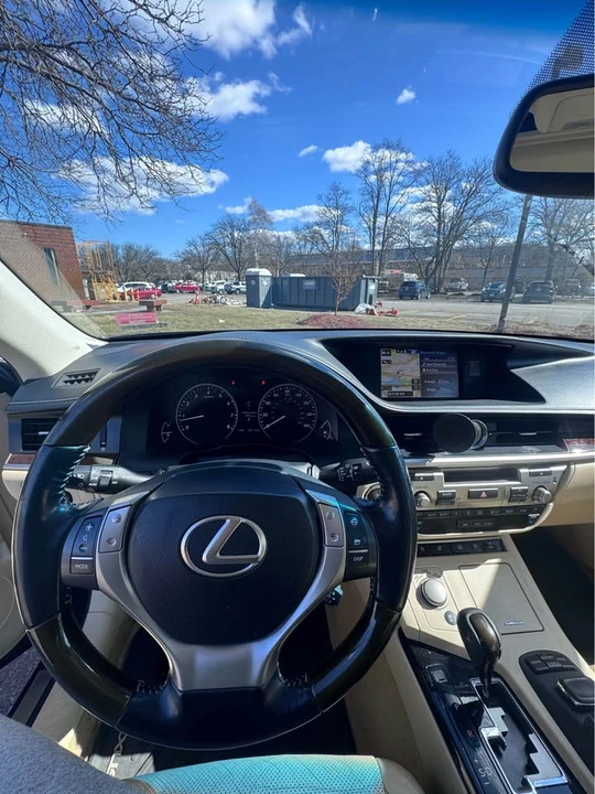 2015 Lexus ES 6th Gen - Image 11 of 18