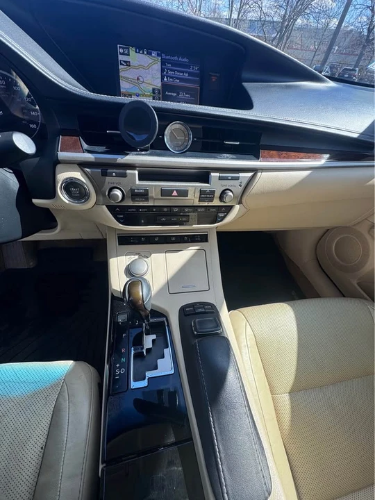 2015 Lexus ES 6th Gen - Image 12 of 18